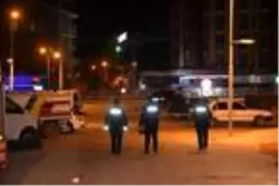 İnşaat çatısında intihara kalkıştı, polis engelledi İnşaat çatısında intihara kalkıştı, polis engelledi
