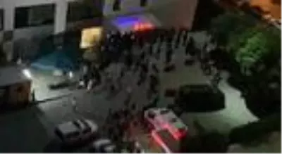 İzmir'de silahlı kavga: 1 ölü, 1 yaralı İzmir'de silahlı kavga: 1 ölü, 1 yaralı