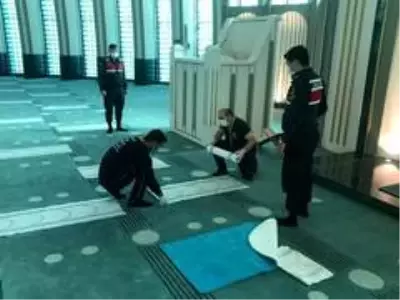 Jandarmadan İstanbul Havalimanı Camii'nde korona virüs denetimi Jandarmadan İstanbul Havalimanı Camii'nde korona virüs denetimi