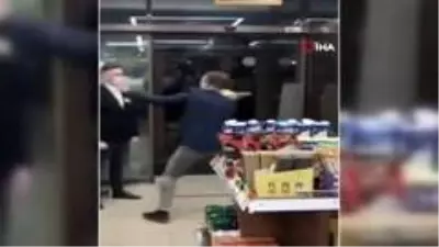 Joker kılığına giren adam eğlendireyim derken sinirlendirdi Joker kılığına giren adam eğlendireyim derken sinirlendirdi