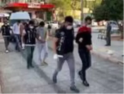 Kahramanmaraş'ta torbacı operasyonunda 2 tutuklama Kahramanmaraş'ta torbacı operasyonunda 2 tutuklama