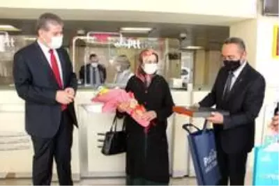 PTT'den 180. müşteriye ödül PTT'den 180. müşteriye ödül