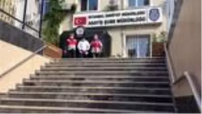 Kendisini ABD subayı olarak tanıtarak dolandırıcılık yapan şüpheli tutuklandı Kendisini ABD subayı olarak tanıtarak dolandırıcılık yapan şüpheli tutuklandı