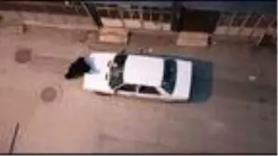 Kendisini aldatan kocası tarafından sokak ortasında darbedildi Kendisini aldatan kocası tarafından sokak ortasında darbedildi