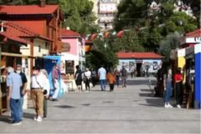 Kepez'in Sahaf Festivali kapılarını açtı Kepez'in Sahaf Festivali kapılarını açtı