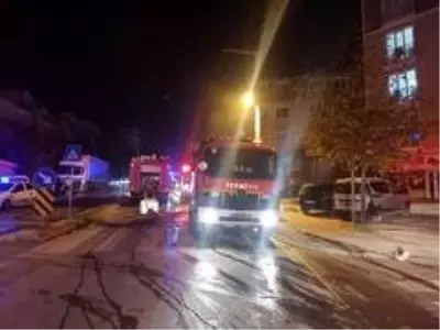Kocaeli'de mobilya atölyesi yandı binada mahsur kalanları itfaiye kurtardı Kocaeli'de mobilya atölyesi yandı binada mahsur kalanları itfaiye kurtardı