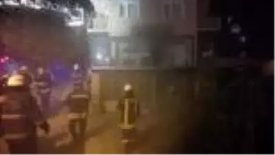 Son dakika haberi! Kocaeli'de mobilya atölyesinde çıkan yangında mahsur kalan kadın kurtarıldı Son dakika haberi! Kocaeli'de mobilya atölyesinde çıkan yangında mahsur kalan kadın kurtarıldı