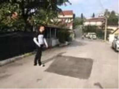 Köpeği ezip yoluna devam eden cip sürücüsüne mahalleliden tepki Köpeği ezip yoluna devam eden cip sürücüsüne mahalleliden tepki