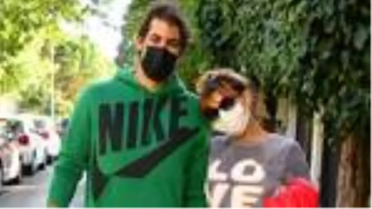 Mahallede turluyoruz