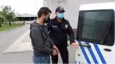 Otomobilde uyuyan kişinin banka kartlarını çaldı, ATM'den para çektiği an kamerada Otomobilde uyuyan kişinin banka kartlarını çaldı, ATM'den para çektiği an kamerada