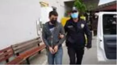Otomobilde uyuyan kişinin banka kartlarını çaldı, ATM'den para çektiği an kamerada Otomobilde uyuyan kişinin banka kartlarını çaldı, ATM'den para çektiği an kamerada