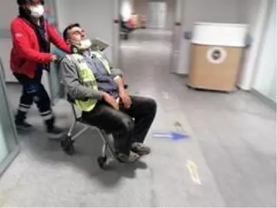 Otoyol işçilerini taşıyan minibüs devrildi: 14 yaralı Otoyol işçilerini taşıyan minibüs devrildi: 14 yaralı