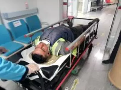 Otoyol işçilerini taşıyan minibüs devrildi: 14 yaralı Otoyol işçilerini taşıyan minibüs devrildi: 14 yaralı