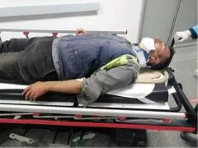 Otoyol işçilerini taşıyan minibüs devrildi: 14 yaralı Otoyol işçilerini taşıyan minibüs devrildi: 14 yaralı