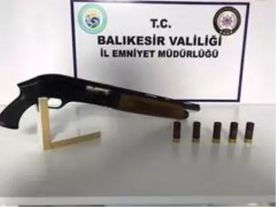 Polisten uyuşturucu operasyonunda 10 şüpheli şahsı yakaladı Polisten uyuşturucu operasyonunda 10 şüpheli şahsı yakaladı