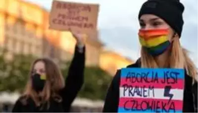 Polonya'da kürtaj yasası daha da katılaştı: Kusurlu fetüsü aldırmak da yasaklandı Polonya'da kürtaj yasası daha da katılaştı: Kusurlu fetüsü aldırmak da yasaklandı