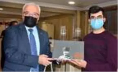 PTT'nin 180'inci kuruluş yıl dönümünde 180'inci müşteriye katalog hediyesi PTT'nin 180'inci kuruluş yıl dönümünde 180'inci müşteriye katalog hediyesi