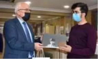 PTT'nin 180'inci kuruluş yıl dönümünde 180'inci müşteriye katalog hediyesi PTT'nin 180'inci kuruluş yıl dönümünde 180'inci müşteriye katalog hediyesi