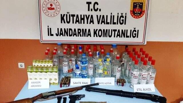 Sahte içki faciasının vahametini gözler önüne seren olay! Çay termosuyla alkol satıyormuş Sahte içki faciasının vahametini gözler önüne seren olay! Çay termosuyla alkol satıyormuş