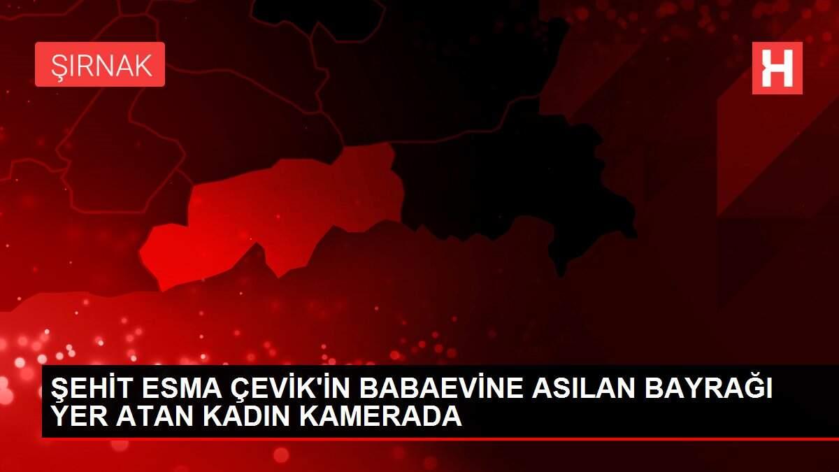 ŞEHİT ESMA ÇEVİK'İN BABAEVİNE ASILAN BAYRAĞI YER ATAN KADIN KAMERADA