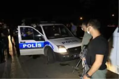 Son dakika haberi... Ses bombası attıkları sırada polise denk gelen şüpheliler yakayı ele verdi Son dakika haberi... Ses bombası attıkları sırada polise denk gelen şüpheliler yakayı ele verdi
