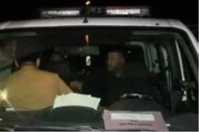 Son dakika haberi... Ses bombası attıkları sırada polise denk gelen şüpheliler yakayı ele verdi Son dakika haberi... Ses bombası attıkları sırada polise denk gelen şüpheliler yakayı ele verdi