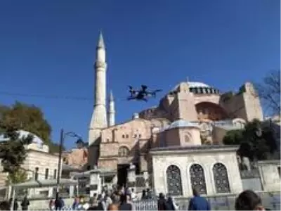 Son dakika haberi | (İSTANBUL)Sultanahmet ve Ayasofya'da dronlu virüs denetimi Son dakika haberi | (İSTANBUL)Sultanahmet ve Ayasofya'da dronlu virüs denetimi