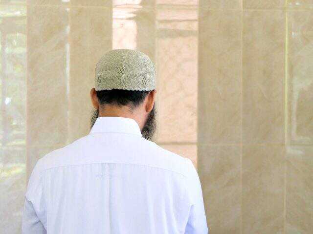 Tilavet secdesi nedir? Tilavet secdesi nasıl yapılır? Tilavet secdesi namazda nasıl yapılır? Tilavet secdesi namaz dışında nasıl yapılır?