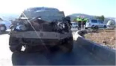 Son dakika haberi: Tokat'ta otomobil ile kamyonet çarpıştı: 6 yaralı Son dakika haberi: Tokat'ta otomobil ile kamyonet çarpıştı: 6 yaralı