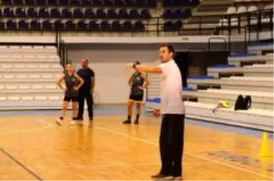 Son dakika spor: Turgutlu Belediye Kadın Basketbol Takımı parkeye indi Son dakika spor: Turgutlu Belediye Kadın Basketbol Takımı parkeye indi