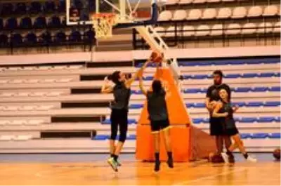 Son dakika spor: Turgutlu Belediye Kadın Basketbol Takımı parkeye indi Son dakika spor: Turgutlu Belediye Kadın Basketbol Takımı parkeye indi
