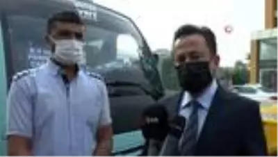 Tuzla Belediye Başkanı'ndan örnek davranış gösteren o minibüs şoförüne plaket Tuzla Belediye Başkanı'ndan örnek davranış gösteren o minibüs şoförüne plaket