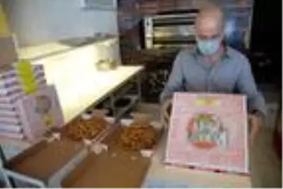İki kardeşin ürettiği kilitli pizza kutusuna salgında yoğun ilgi: 70 il ve 5 ülkeye satıyorlar İki kardeşin ürettiği kilitli pizza kutusuna salgında yoğun ilgi: 70 il ve 5 ülkeye satıyorlar