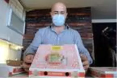 İki kardeşin ürettiği kilitli pizza kutusuna salgında yoğun ilgi: 70 il ve 5 ülkeye satıyorlar İki kardeşin ürettiği kilitli pizza kutusuna salgında yoğun ilgi: 70 il ve 5 ülkeye satıyorlar