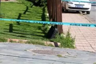 Uyarıları hiçe sayan meraklı vatandaştan ilginç tepki: 'Niye izliyorsun?' Uyarıları hiçe sayan meraklı vatandaştan ilginç tepki: 'Niye izliyorsun?'