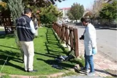 Uyarıları hiçe sayan meraklı vatandaştan ilginç tepki: 'Niye izliyorsun?' Uyarıları hiçe sayan meraklı vatandaştan ilginç tepki: 'Niye izliyorsun?'
