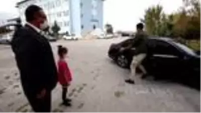 Vali Aydoğdu, 2. sınıf öğrencisi Berra'ya verdiği sözü tuttu Vali Aydoğdu, 2. sınıf öğrencisi Berra'ya verdiği sözü tuttu