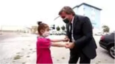 Vali Aydoğdu, 2. sınıf öğrencisi Berra'ya verdiği sözü tuttu Vali Aydoğdu, 2. sınıf öğrencisi Berra'ya verdiği sözü tuttu