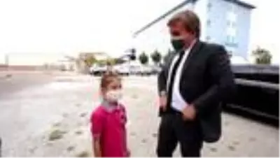Vali Aydoğdu, 2. sınıf öğrencisi Berra'ya verdiği sözü tuttu Vali Aydoğdu, 2. sınıf öğrencisi Berra'ya verdiği sözü tuttu