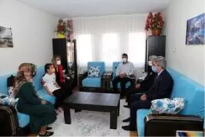 Son dakika haber! Vali Becel, şehit ailesi ve Gazi ziyaretinde bulundu Son dakika haber! Vali Becel, şehit ailesi ve Gazi ziyaretinde bulundu