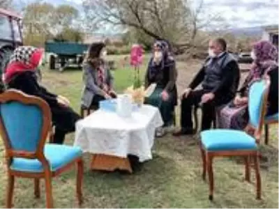 Vali Öner'in eşinden Şehit Ailelerine ziyaret Vali Öner'in eşinden Şehit Ailelerine ziyaret