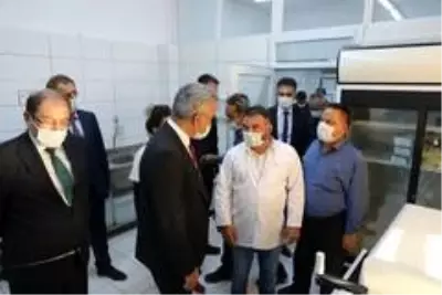 Vali Makas, Süt Analiz Merkezi'nde incelemelerde bulundu Vali Makas, Süt Analiz Merkezi'nde incelemelerde bulundu
