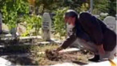 Van depreminde 9 yakınını kaybetti; '3 bin 285 gün oldu, acıda eksilen bir şey yok' Van depreminde 9 yakınını kaybetti; '3 bin 285 gün oldu, acıda eksilen bir şey yok'
