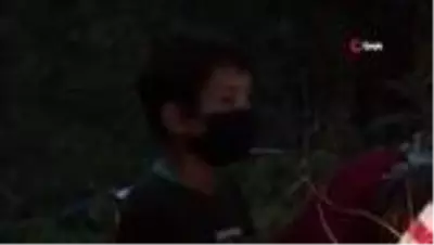 Yanan evlerine çaresizce baktılar Yanan evlerine çaresizce baktılar