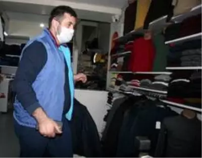 Yanında çocukla dükkana giren kadın, esnafın 100 TL'sini böyle çaldı Yanında çocukla dükkana giren kadın, esnafın 100 TL'sini böyle çaldı