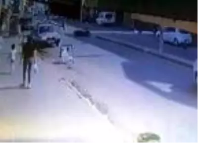 Yayaya çarptıktan sonra kaçan sürücü, motosikleti saklarken yakalandı Yayaya çarptıktan sonra kaçan sürücü, motosikleti saklarken yakalandı