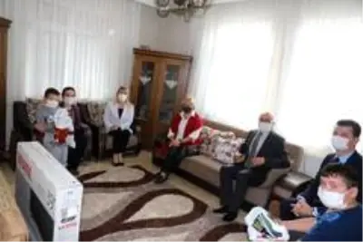 Son dakika: Yıldırımın bozduğu televizyon yenilendi çocuklar EBA'ya kavuştu Son dakika: Yıldırımın bozduğu televizyon yenilendi çocuklar EBA'ya kavuştu