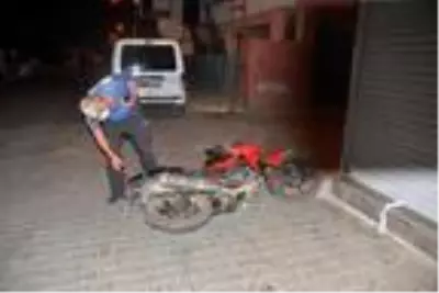 Son dakika haber! Yola EYP atıp kaçan 2 şüpheliden 1'i yakalandı Son dakika haber! Yola EYP atıp kaçan 2 şüpheliden 1'i yakalandı