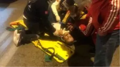 Yolun karşısına geçmeye çalışan vatandaşa çarpan araç kaçtı Yolun karşısına geçmeye çalışan vatandaşa çarpan araç kaçtı