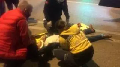 Yolun karşısına geçmeye çalışan vatandaşa çarpan araç kaçtı Yolun karşısına geçmeye çalışan vatandaşa çarpan araç kaçtı